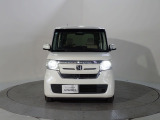 LEDヘッドライト が装備されています。より明るく!省電力!で、夜間走行時や雨の日に明るく安全に前方を照らすことが出来ます。