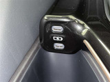 充電用USB端子付き。スマートフォンなどの充電に便利です。
