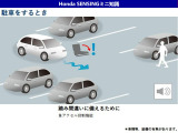 ブレーキとアクセルの踏み間違いに備えた機能を採用。障害物がない場合でも、踏み間違いによる急発進、急加速を抑制し、音と表示で警告する急アクセル抑制機能をオプションでご用意。