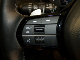 【ステアリングリモコン】ステアリングにオーディオ調節可能なスイッチが装備されていますので運転中でも視線をそらさずにオーディオの調節が可能です!