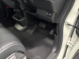 足元がすっきりしているので運転しやすそうですね☆