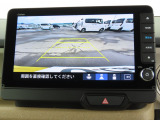 リアワイドカメラシステム!従来の視野に加えて、後方側方を約180&deg;まで見えるワイドビューと、後方を真上から見たような視野で駐車時などに便利なトップダウンビューの3つの視野があります!