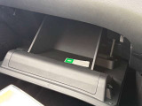 車検証などが収納できるグローブボックスも完備!