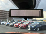 インテリジェントルームミラーは車両後方の状況を映像で映し出してくれます!後席に人が乗っていて見づらい時や荷物で後ろが見えない時も安心です!