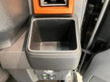 品質へのこだわり!フロアマットやシートなど車内をキレイに清掃し、ニオイや汚れなどを徹底的にクリーニングしてもらっております。室内はピカピカです☆