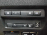 運転席右側には電動スライドドア等の各種スイッチがまとめられています!
