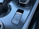 (ブレーキオートホールド)ブレーキを踏んで停止すると、自動的にブレーキを保持します。信号待ちや渋滞中にブレーキペダルを踏み続ける必要がないので足の疲れを軽減してくれます(^^♪