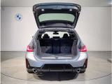 【トランクルーム】十分な容量を確保したトランクルーム。環境へ配慮したスペアタイヤ非搭載のBMW。その分、トランクスペースを有効活用できる様にしてあります。