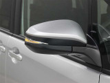 サイドターンランプ付きドアミラー。車両のドレスアップと右左折時の被視認性を兼ね備えたお洒落なミラーです。