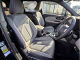 長時間の運転も疲れにくいフロントシート!体をしっかり支えてくれて運転がしやすい形状です!