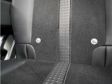 ◆ISOFIX◆シートベルトいらずでチャイルドシートと固定金具を連結するだけでガッチリ固定できます。