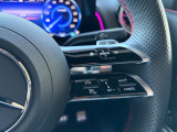 ディストロニックなどの運転支援装備により、高速道路での移動も快適です。