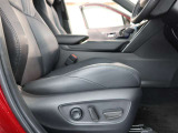 パワーシート搭載。微妙な調整が手軽にでき、ピッタリなポジションで運転することが可能です。