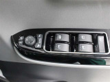 運転席からも操作可能な全席パワーウィンドウが装備されています。