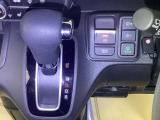運転席周辺のスマートなレイアウトが、操作のしやすさを実現。快適なドライブをサポートします。