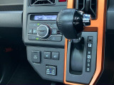 品質へのこだわり!フロアマットやシートなど車内をキレイに清掃し、ニオイや汚れなどを徹底的にクリーニングしてもらっております。室内はピカピカです☆