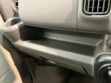 品質へのこだわり!フロアマットやシートなど車内をキレイに清掃し、ニオイや汚れなどを徹底的にクリーニングしてもらっております。室内はピカピカです☆
