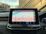 タッチスクリーンをタップするかスワイプするだけですべての機能を呼び出せます。Apple CarPlayおよびAndroid Autoに対応しスマートフォンとのシームレスな 連携も実現。さらに、USBポートを標準装備しています。