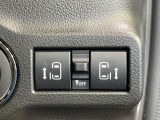 【両側パワースライドドア】スマートキーや運転席のスイッチで後席両側スライドドアの開閉が可能♪電動だから力を入れてドアを開ける必要が無く、小さなお子様でも簡単に開け閉めでき快適です♪