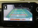車両後方の映像を映すバックモニター。進路を確認しながら安全に車庫入れできます。