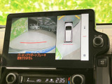 駐車時の安全性を高めるバックモニター。狭い場所でも安心して駐車できます。ガイドライン表示で、距離感もつかみやすいですね。