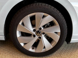 Das WeltAuto独自の項目チェックリストに基づき、入念に車両チェックとクリーニングを実施。美しく高品質な車をご提供します。