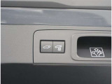 バックゲートは電動で開閉が出来て便利です