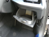■100項目に及ぶ点検■Audiでは独自の基準をクリアした車だけを認めています。全ての条件を満たした車だけが、認定資格を持つテクニシャンの手による100項目にも及ぶ点検・整備を受け、お客様のもとへ届けられます。