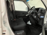 ご納車までに、弊社サービススタッフによる点検整備を行い、バッテリー、エンジンオイル、オイルエレメント、ワイパーゴムを交換し、ブレーキを分解、摩耗等を確認、必要であれば交換、安心してお乗りいただけます!