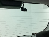 後方にもドライブレコーダーのカメラが付いています。前後両方でお車の周りを監視・記録いたします。