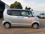 運転席側ドアミラー下にへこみ傷ありますが全体的にキレイな外装です