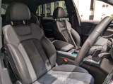 【運転席】運転席はドライバーをしっかり包み込むように設計されており、長時間のドライブも問題御座いません。また大きな傷や、汚れなどなく綺麗な状態で入庫しています。