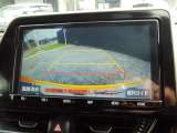 バックガイドモニターで、後方を確認しながら安心して駐車することができます。運転初心者も熟練者も必須の機能ですよ!