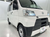 明るいライトが夜道を明るく照らしてくれます。 運転する上で、道路状況をいかに早く認識できるか重要なポイントです。 白色光が暗い道も明るく照らしてくれますよ。