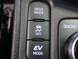 VSC(滑りやすい路面での横滑りを抑え車両の安定性を保つための機能)搭載ですが、雪道などから脱出する時はOFFすると脱出しやすくなる場合があります