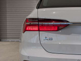 【LEDテールライト】後方車からの視認性も良く、アウディらしいデザインが特徴です!!