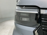 LEDヘッドライトは、点灯の瞬間から最大光量を発揮し、突然暗くなるトンネルなどでの安定感を高めます。