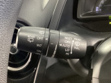 レバーをAUTOの位置にしているとき、レインセンサーが雨を感知すると、雨量に応じてワイパーが自動で作動してくれるオートワイパーを装備!設定変更で非作動にすると、間欠作動に固定されます。