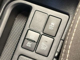 燃費重視の走りを選べるECOモードや、モーター走行が可能なEVモード、各種安全機能のスイッチを配置。走行シーンに合わせた切り替えが可能です。