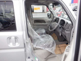 清潔で広々した座席です!是非、現車を見て体感してみてください。