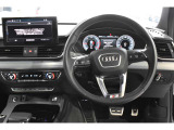 BCD車両は、輸入時にアメリカでの走行距離及び、アクシデント履歴を管理する『AutoCheck』に各車両を照会。日本に到着後、非営利法人・日本自動車鑑定協会『JAAA』での修復歴等の鑑定を行います。