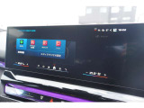 高精細ワイド・ディスプレイ: 視認性に優れた大型タッチパネルを採用。ナビゲーションだけでなく、エンターテインメント機能も鮮明に表示します。