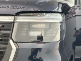 LEDヘッドライトは、点灯の瞬間から最大光量を発揮し、突然暗くなるトンネルなどでの安定感を高めます。