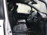高いホールド性で運転姿勢が安定します。長距離ドライブでも疲れにくいのが魅力です。快適なドライビングライフをお送りください♪