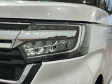 LEDヘッドライトは、点灯の瞬間から最大光量を発揮し、突然暗くなるトンネルなどでの安定感を高めます。