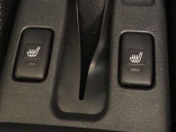 運転席・助手席にはシートヒーターが付いておりますので、寒い日のオープンも楽しめます。