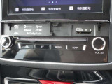 CD・DVDの挿入口はこちらから。