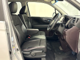 ■内装■車内は黒、茶を基調としていますので落ち着いた雰囲気を味わうことができます。
