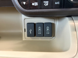 USB接続ジャックを装備!スマートフォンや対応するUSB機器を接続して、音楽などを車内で楽しむことができます。お気に入りの音楽と一緒に、毎日の通勤からロングドライブまで楽しめる便利な装備です。