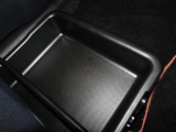 便利な収納ポケット、小物入れを各所に配置しています。